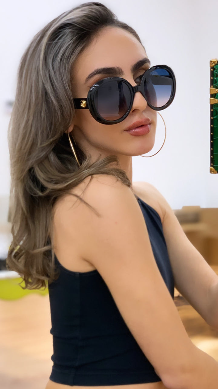 Gucci GG0712S Gafas de sol de pierna con logo redondo y lentes degradados negros extragrandes